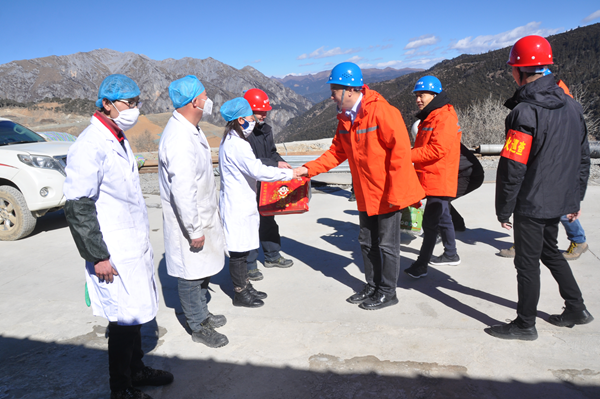 1643189498338291.png 1.24慰問照片2_副本.png